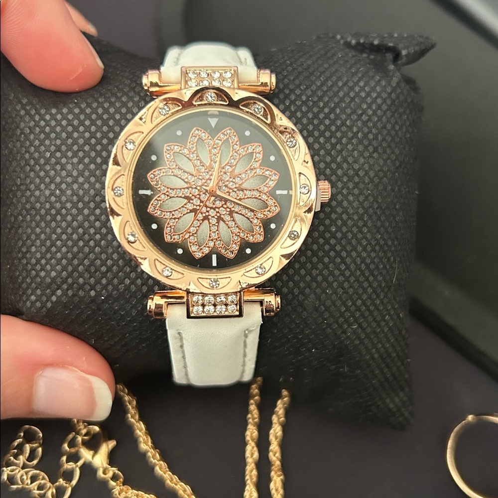 Wrist Watches and jewelry set - Picture 5 of 11